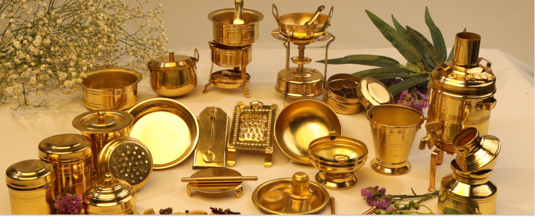 Experience the perfect blend of tradition and innovation with copper and brass, the ultimate cookware duo.